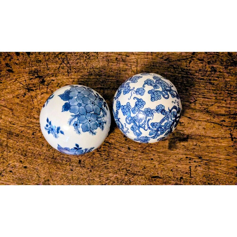 Vintage Chinoiserie Ceramic Carpet Balls Blue White Decorative Spheres 4” Set 2